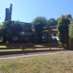 Venta Casa Premium En Zona Exclusiva 5 Ambientes Con Parque Y Cochera