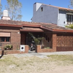Hermosa Casa 4 Ambientes – Todos Los Servicios