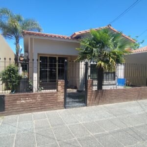 Hermosa Casa En Pleno Centro Sobre Avenida Libertador