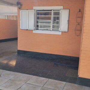 HERMOSA CASA 5 AMBIENTES SOBRE LOTE PROPIO